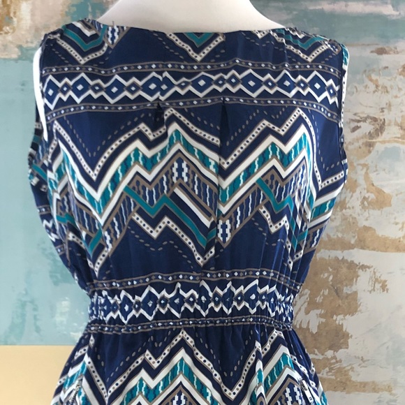 ✨SALE✨ Dress • Small • Darted Neckline - Picture 8 of 8